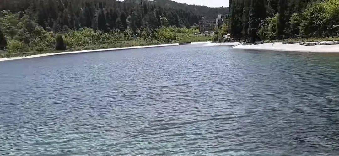 重慶武陵山天池底部為304不銹鋼？景區回應:304不銹鋼